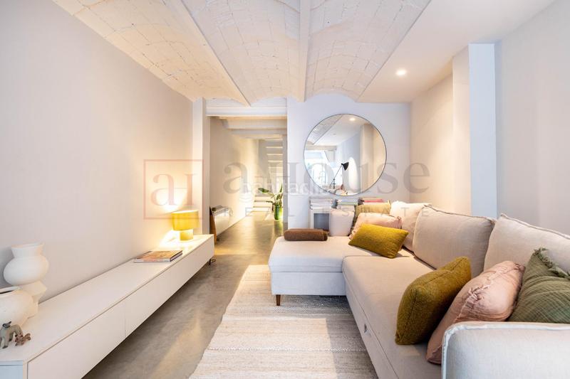 Foto 158a5ca0-3cfc-4b6b-8eea-a857b0b27bac. Dúplex bajo tipo duplex reformado con jardin exterior sin cedula de habitabilidad en el Fort Pienc en Barcelona
