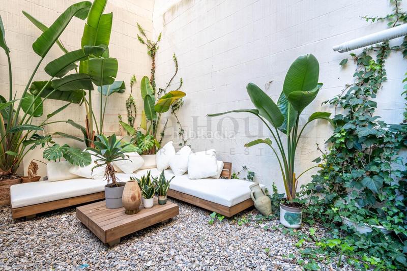 Foto 1a5b31b4-950a-4eba-8f78-c396de830644. Dúplex bajo tipo duplex reformado con jardin exterior sin cedula de habitabilidad en el Fort Pienc en Barcelona