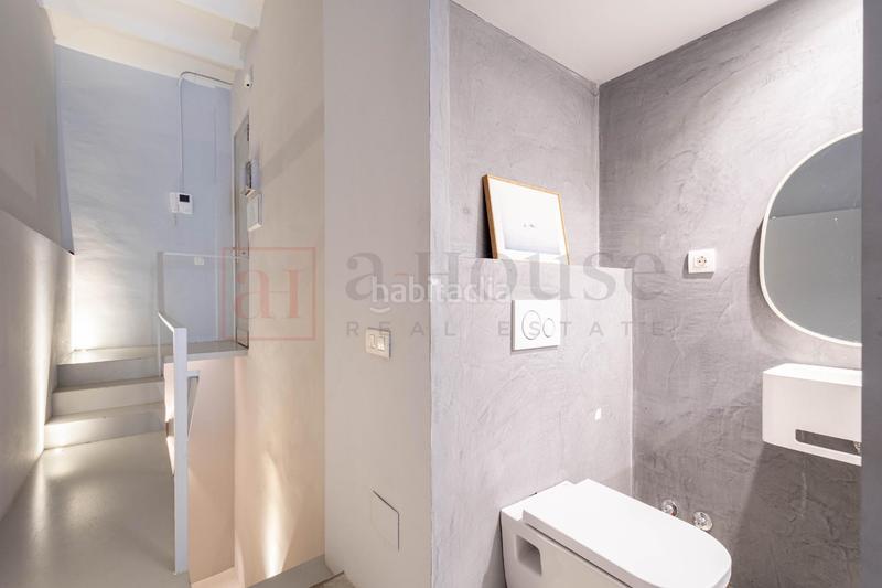 Foto 22bf19fb-31c3-49a8-bd64-925c5531c0de. Dúplex bajo tipo duplex reformado con jardin exterior sin cedula de habitabilidad en el Fort Pienc en Barcelona