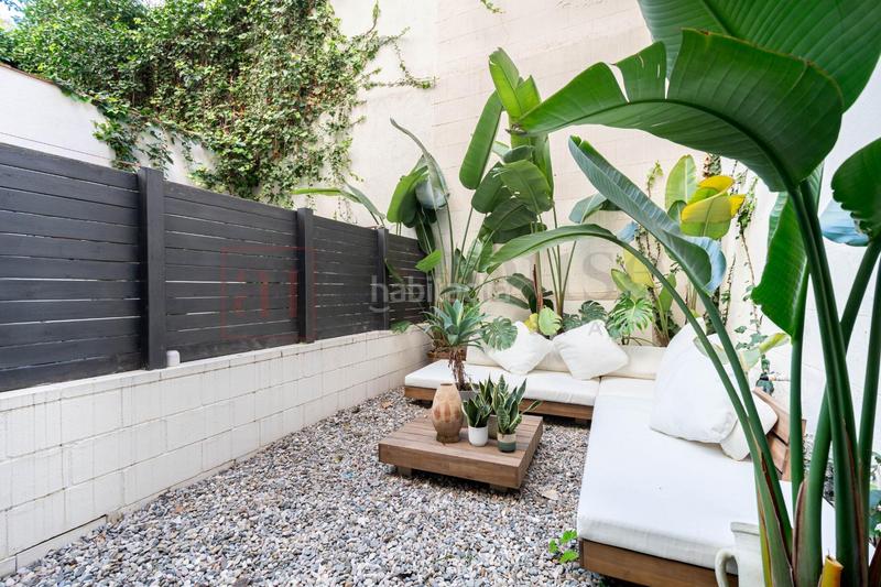 Foto d58ee010-97b0-4c7a-b3b9-6b2d4e84e981. Dúplex bajo tipo duplex reformado con jardin exterior sin cedula de habitabilidad en el Fort Pienc en Barcelona