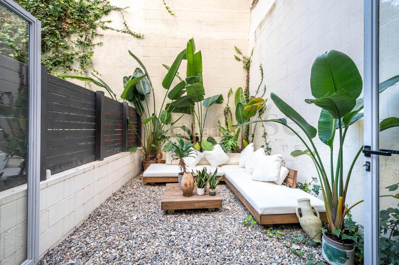 Foto d951eedc-b0c9-46ac-8842-564ea6000bcf. Dúplex bajo tipo duplex reformado con jardin exterior sin cedula de habitabilidad en el Fort Pienc en Barcelona