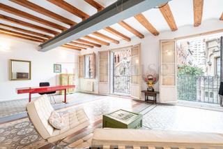 Pis  Calle sant pere mes alt. Piso frente al palau de la música con terraza