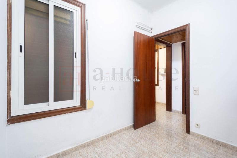 Foto 0825a6b5-c278-4b41-b103-2a8359424685. Piso  para entrar a vivir con posibilidad de reforma en la antiga esquerra del eixample en Barcelona