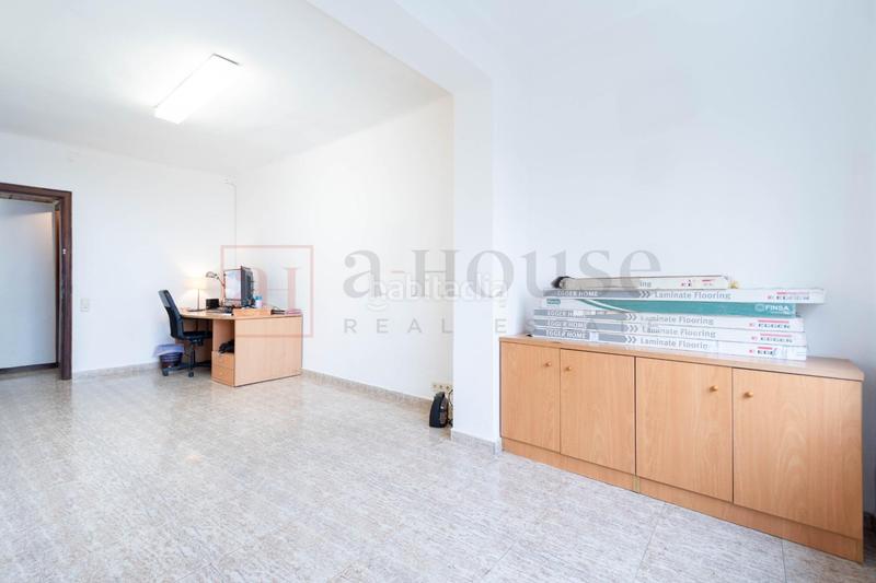 Foto 2b4783b5-92a2-4293-a1cc-8e7e63118587. Piso  para entrar a vivir con posibilidad de reforma en la antiga esquerra del eixample en Barcelona