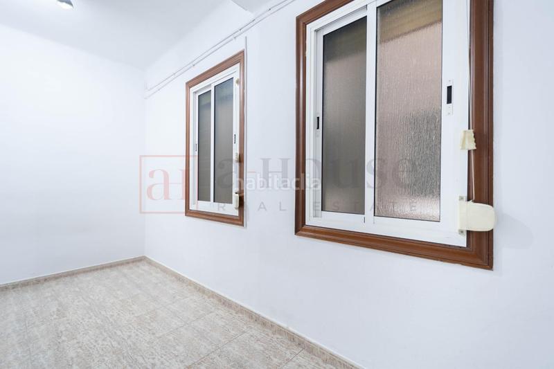 Foto c9662d9c-0f66-4e76-ad2f-45f0a93a41f2. Piso  para entrar a vivir con posibilidad de reforma en la antiga esquerra del eixample en Barcelona