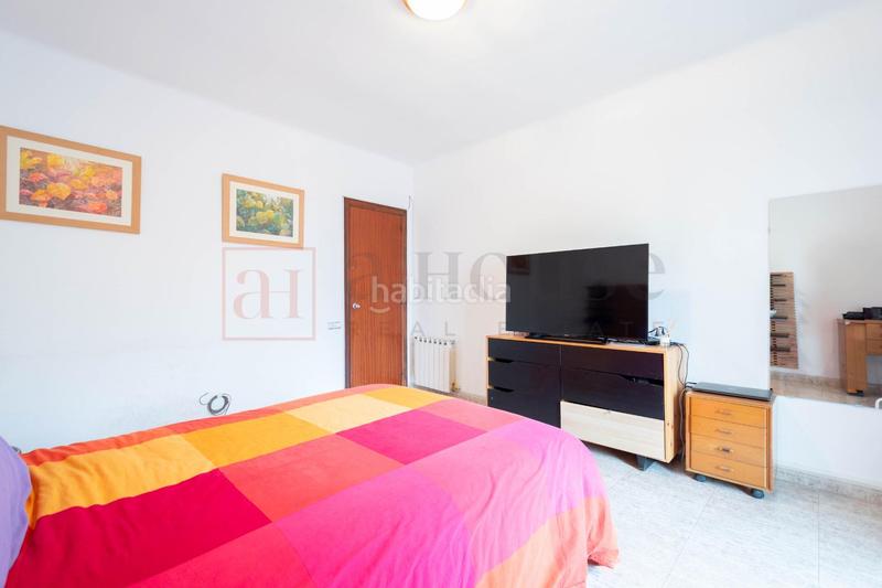 Foto f7287d2b-0019-443a-851e-990ba52af068. Piso  para entrar a vivir con posibilidad de reforma en la antiga esquerra del eixample en Barcelona