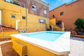 Casa  Carrer canovelles. Chalet de seis plantas con asombrosas vistas y piscina privada e