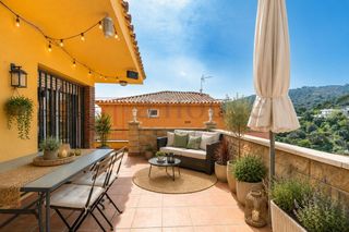 Casa  Carrer canovelles. Chalet de seis plantas con asombrosas vistas y piscina privada e