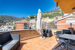 Casa  Carrer canovelles. Chalet de seis plantas con asombrosas vistas y piscina privada e