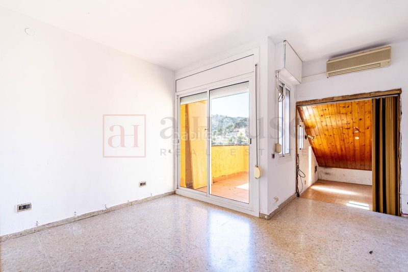 Foto 0ad16888-49b0-489e-84e1-8319931e06b4. Casa amb calefacció aparcament piscina a Sant Genís dels Agudells Barcelona