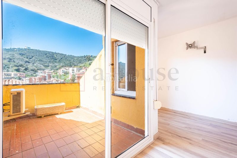 Foto 0b6ad9bc-8e58-4d47-98a0-29434df6a72b. Casa amb calefacció aparcament piscina a Sant Genís dels Agudells Barcelona