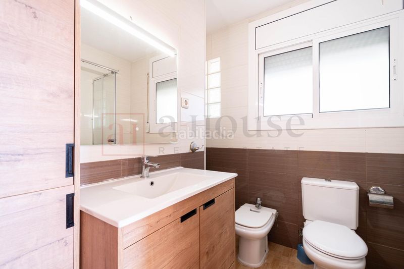 Foto 22a11dfd-b7e5-454d-9568-81c0d1aba341. Casa amb calefacció aparcament piscina a Sant Genís dels Agudells Barcelona