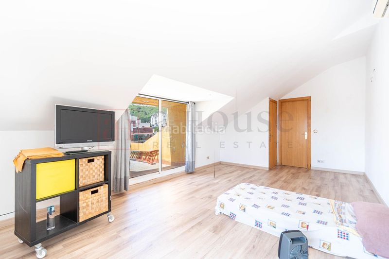 Foto 3da37565-ac5d-4214-a682-72c3e7f965cb. Casa amb calefacció aparcament piscina a Sant Genís dels Agudells Barcelona