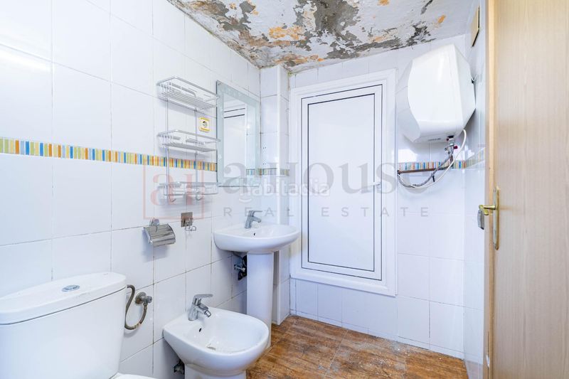 Foto 4042463f-a00e-4778-8525-a09dc9d05244. Casa amb calefacció aparcament piscina a Sant Genís dels Agudells Barcelona