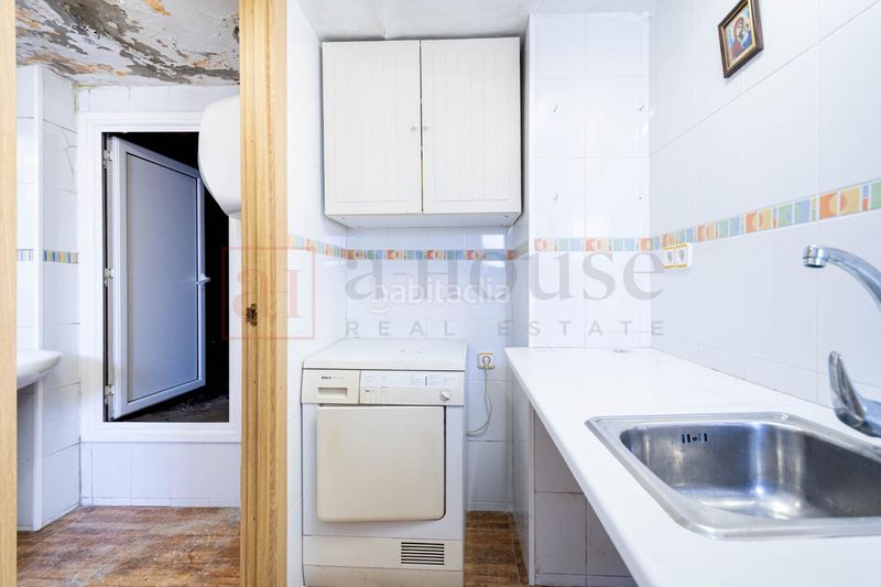 Foto 74cffcb9-e5e8-4adf-8f09-d9e5a8c7970f. Casa amb calefacció aparcament piscina a Sant Genís dels Agudells Barcelona