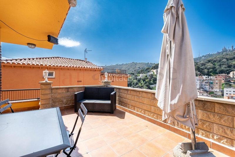 Foto b5e690c8-ceac-4fa3-95c3-d6b8c47f7dc4. Casa amb calefacció aparcament piscina a Sant Genís dels Agudells Barcelona