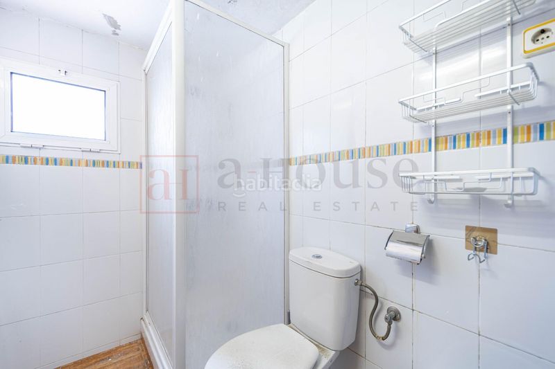 Foto e5d01d50-0d92-4f90-a4b9-6e4ec6b5bbd5. Casa amb calefacció aparcament piscina a Sant Genís dels Agudells Barcelona