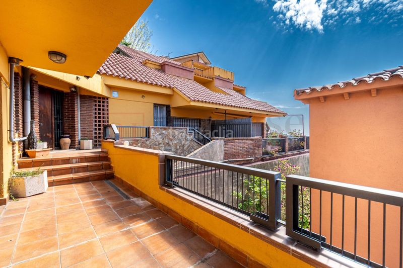 Foto f2d05219-e8e1-4239-8925-877665b83c43. Casa amb calefacció aparcament piscina a Sant Genís dels Agudells Barcelona