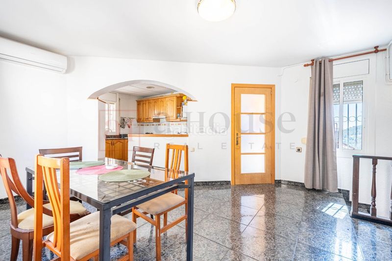 Foto f30633e9-3c48-418e-a4b3-ea80088317c7. Casa amb calefacció aparcament piscina a Sant Genís dels Agudells Barcelona