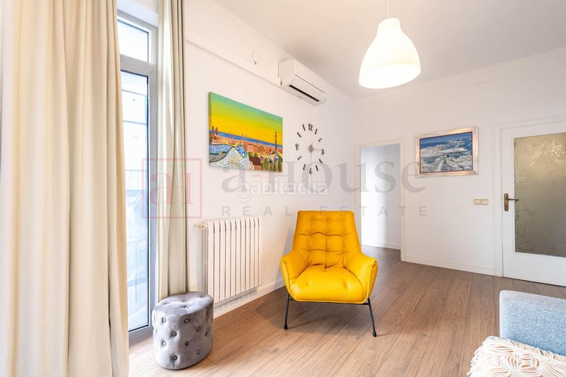 Foto 31432d9d-fde2-4976-88bb-186efef8b3e2. Àtic amb calefacció a La Nova Esquerra de l´Eixample Barcelona