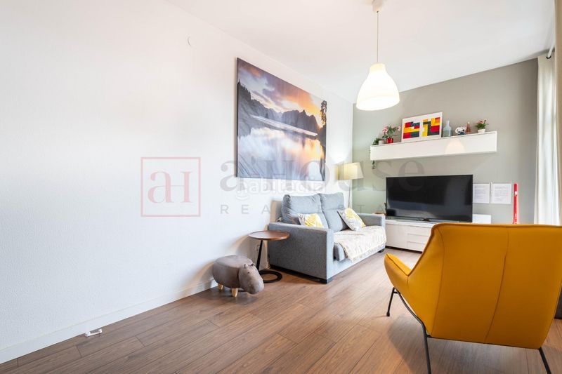 Foto 921f2bda-2bab-4f47-9dd0-b9e0b78f875a. Àtic amb calefacció a La Nova Esquerra de l´Eixample Barcelona