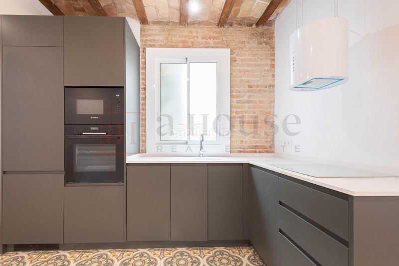 Foto 1260beee-1379-4a69-935d-9ce030ef44d0. Pis amb calefacció a Raval Barcelona
