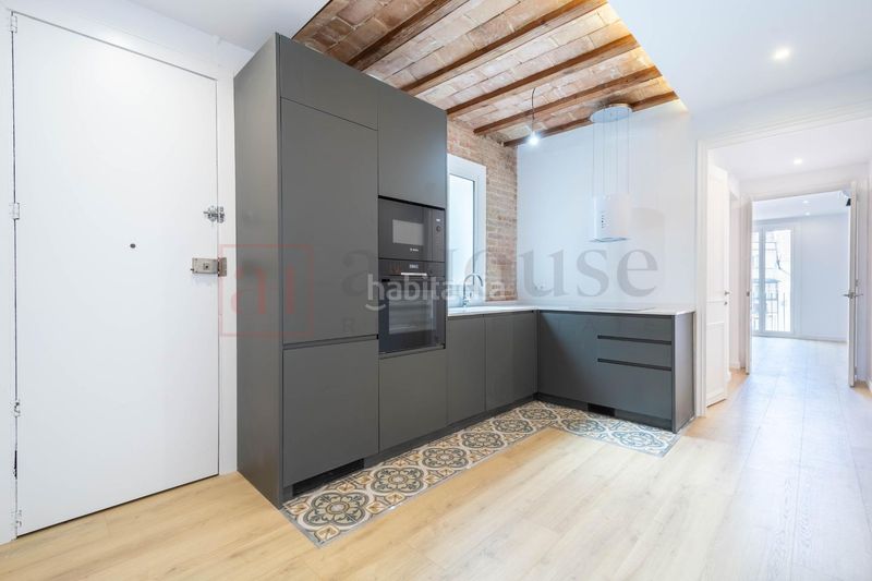 Foto d73e0960-226c-4d3a-bab3-5e4af945c064. Pis amb calefacció a Raval Barcelona