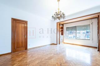 Pis  Avenida de josep tarradellas. Piso para entrar a vivir a metros de francesc macia en la antiga