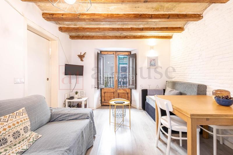 Foto 137d0144-c378-4a07-9c00-5c9b31c09f22. Piso  exterior, reformado y muy buena ubicacion en el barrio gótico en Barcelona