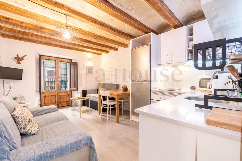 Foto 24cb5399-e03b-4673-b5df-f2d701393655. Piso  exterior, reformado y muy buena ubicacion en el barrio gótico en Barcelona