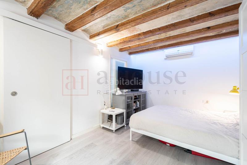 Foto c5c2c3d1-ef84-4ae9-b013-5f04d00befb5. Piso  exterior, reformado y muy buena ubicacion en el barrio gótico en Barcelona