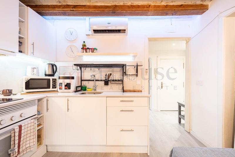 Foto cb2e799c-6a7d-4490-8ef7-ba836a8e83e4. Piso  exterior, reformado y muy buena ubicacion en el barrio gótico en Barcelona