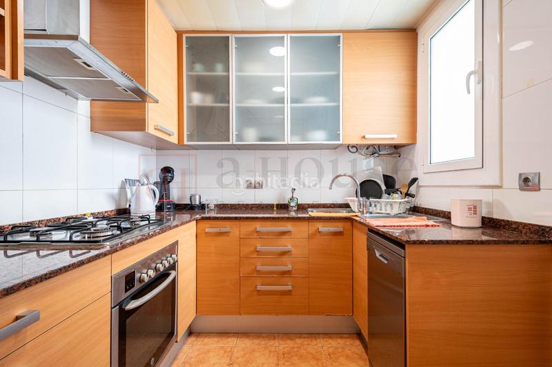 Foto 0c6990f7-5e93-426f-87e1-faf4d48755bc. Piso  exterior con doble orientación muy luminoso para entrar a vivir en la antiga esquerra de leixample en Barcelona