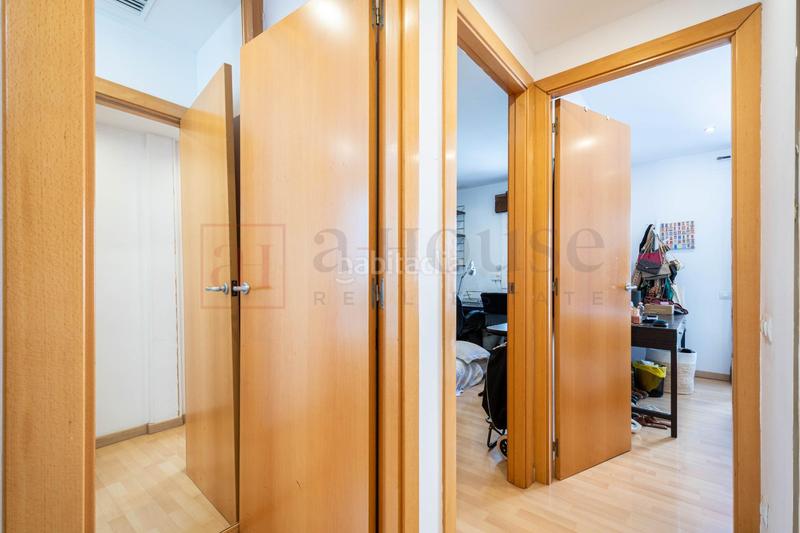 Foto 1b9d796d-8fb8-46ba-b8f1-347504bdddd0. Piso  exterior con doble orientación muy luminoso para entrar a vivir en la antiga esquerra de leixample en Barcelona