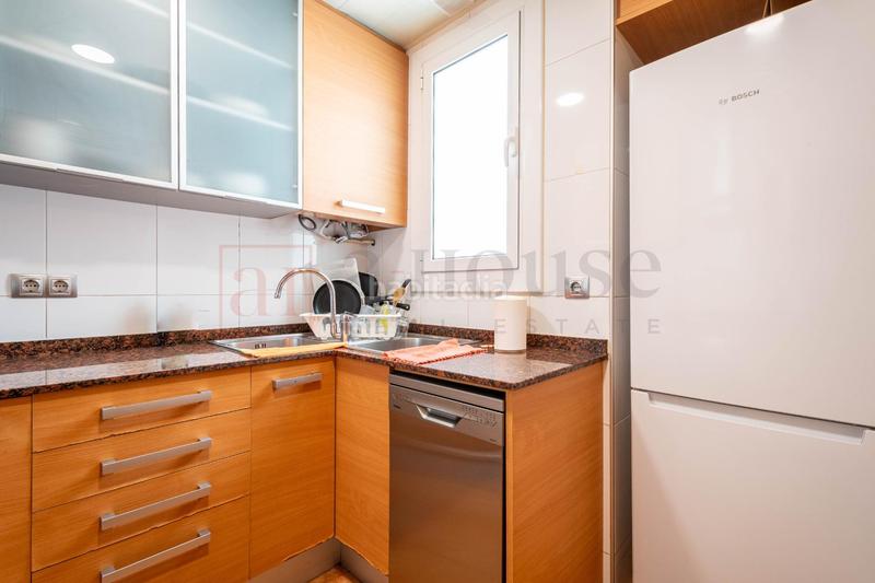 Foto 7882e8b9-95e4-4971-b584-df4c642c362d. Piso  exterior con doble orientación muy luminoso para entrar a vivir en la antiga esquerra de leixample en Barcelona