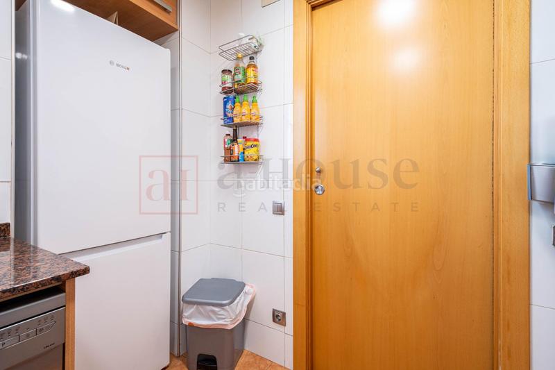 Foto 7aea6ad6-6ddb-48b7-b983-b673b12b443f. Piso  exterior con doble orientación muy luminoso para entrar a vivir en la antiga esquerra de leixample en Barcelona