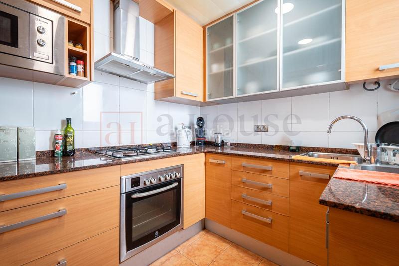 Foto 8dd3ebd7-8bb7-4d77-88c9-63d59782029e. Piso  exterior con doble orientación muy luminoso para entrar a vivir en la antiga esquerra de leixample en Barcelona