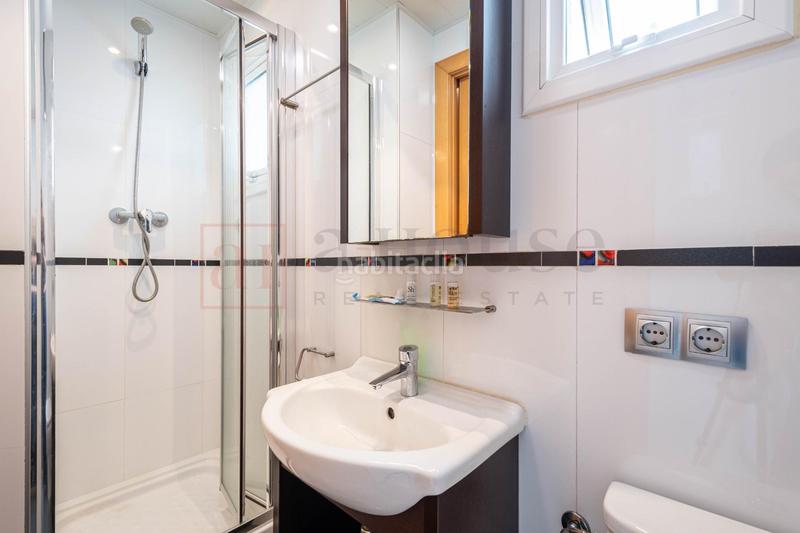 Foto 9344a7a7-24d8-4d72-94db-31d3aedfc392. Piso  exterior con doble orientación muy luminoso para entrar a vivir en la antiga esquerra de leixample en Barcelona