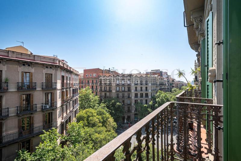 Foto 97ca600f-35c7-4cf9-8c91-a69a0a1d9121. Piso  exterior con doble orientación muy luminoso para entrar a vivir en la antiga esquerra de leixample en Barcelona