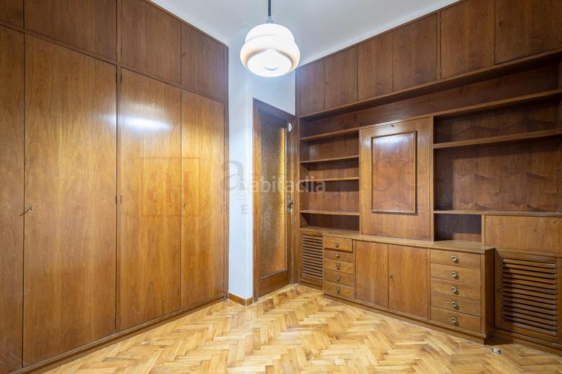 Foto d085c3d9-12cd-4514-a9ee-8fd5be75780c. Piso  para entrar a vivir a metros de francesc macia en Barcelona