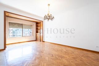 Pis a Avenida de Josep Tarradellas