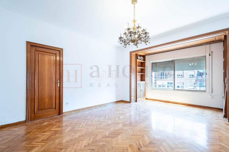 Foto e2d98e4b-f5af-4687-9d2b-306fe11f10a3. Piso  para entrar a vivir a metros de francesc macia en Barcelona