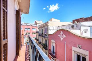 Flat  Calle perill. Piso para reformar con excelente ubicación y doble orientacion e