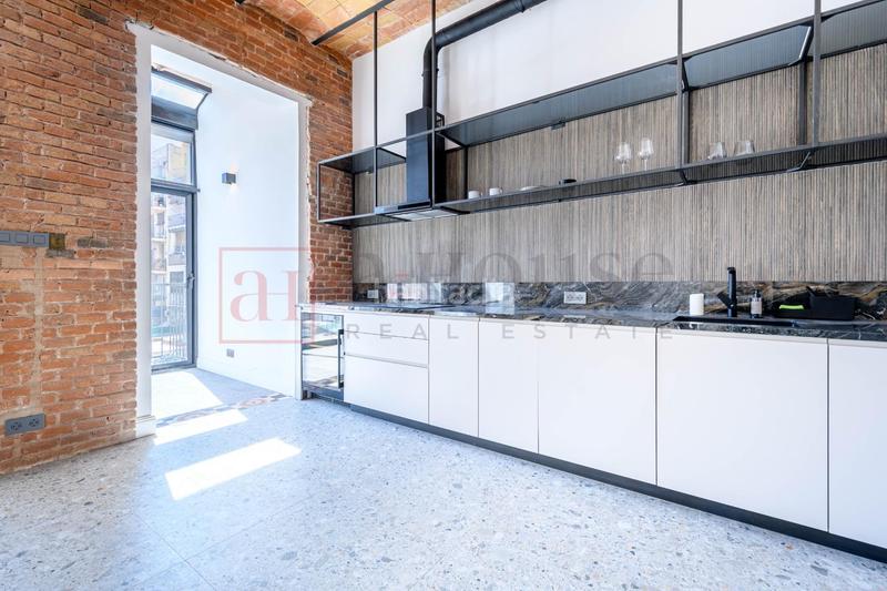 Foto b3add5b7-380b-436c-89e9-a0adbdcae03f. Appartamento con riscaldamento in Sant Antoni Barcelona