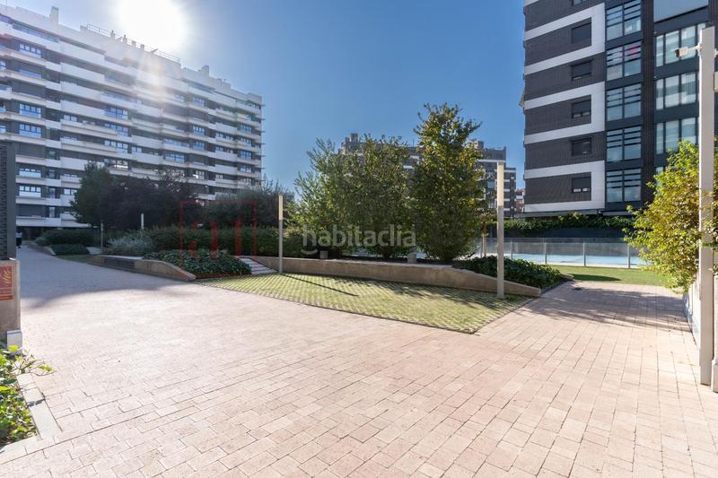Foto 0bbd3e24-9160-44cc-b0d2-8a87f35528ac. Pis amb calefacció aparcament piscina a Almendrales Madrid