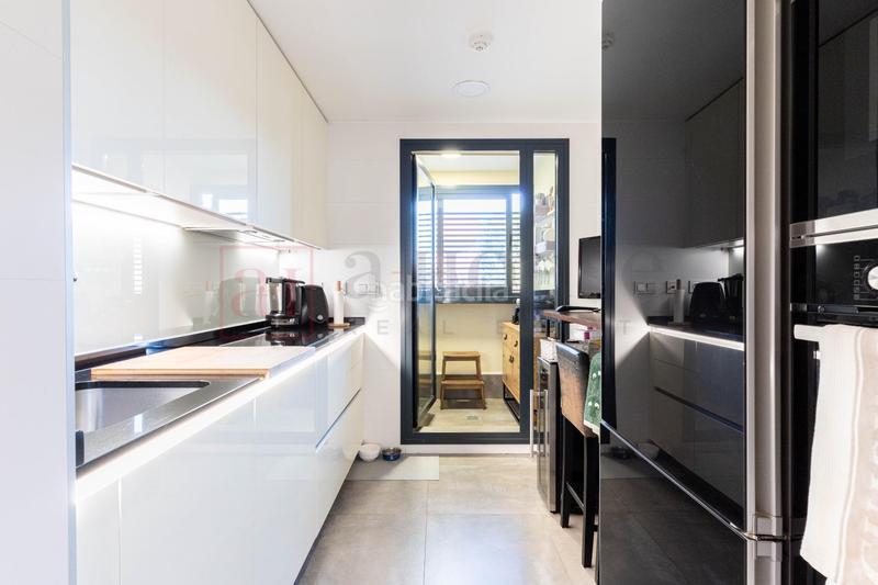 Foto 78f062fa-eedb-4278-ae42-7ca419ce2e6d. Pis amb calefacció aparcament piscina a Almendrales Madrid