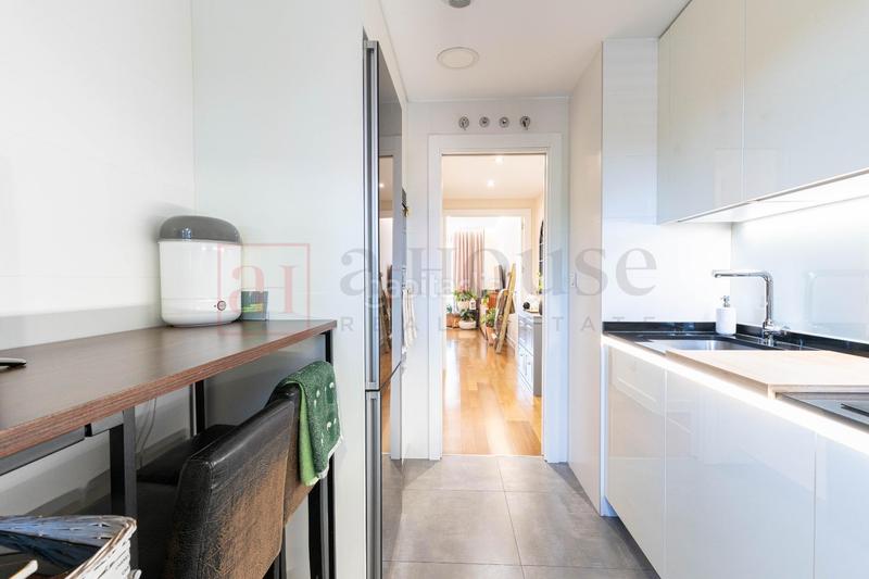 Foto e52200af-a553-4cef-b419-a2831d89a045. Pis amb calefacció aparcament piscina a Almendrales Madrid