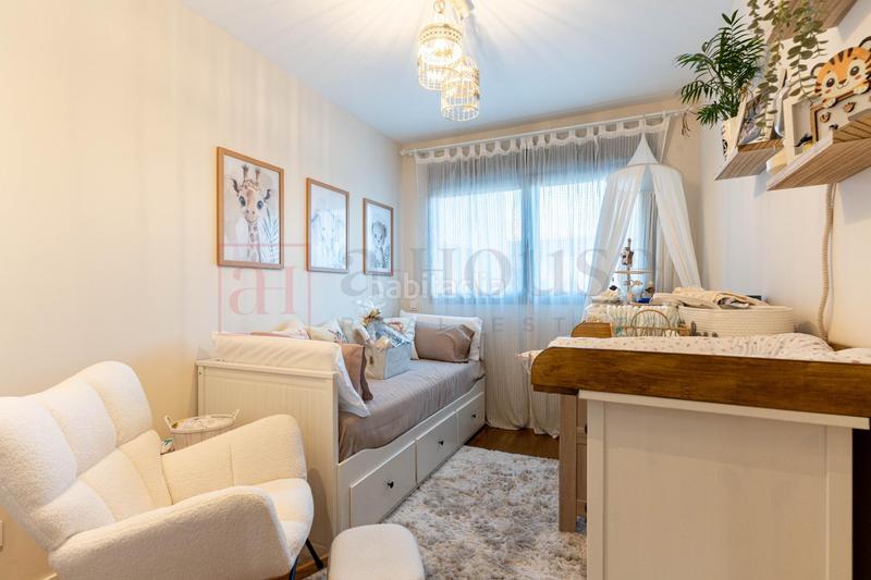 Foto fbb82fe5-21b8-48bd-94a6-f7651a1904c9. Pis amb calefacció aparcament piscina a Almendrales Madrid