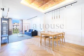 Appartement  Calle gran via de les corts catalanes. Piso reformado en finca regia con 3 balcones en l eixample