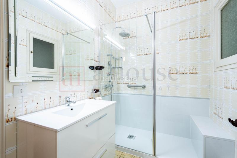 Foto 8d516837-f6b9-4f64-b7e8-2dce9d049be1. Piso  en venta en calle paris en L´Antiga Esquerra de l´Eixample Barcelona